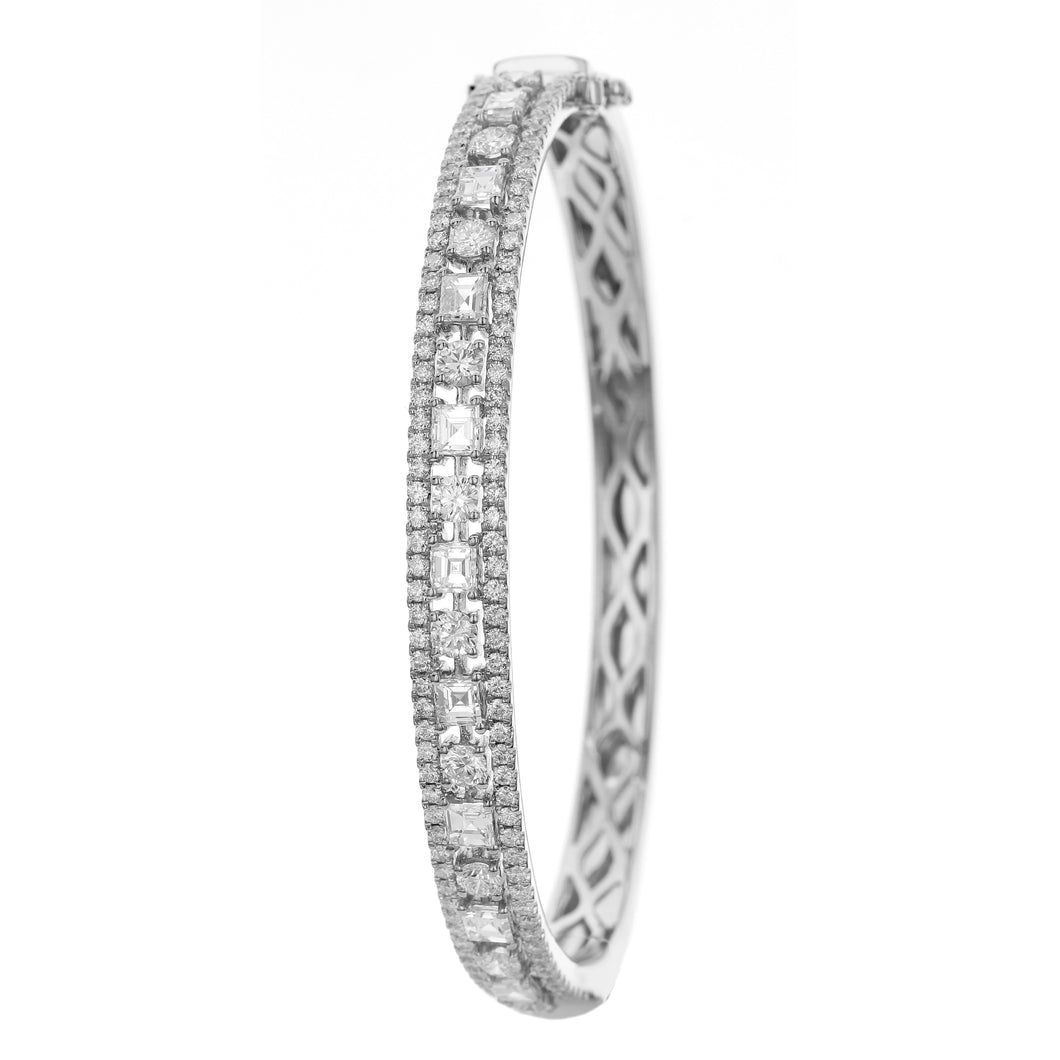 18KT white gold bangle bracelet with 2.00ctw round (120 qty)...