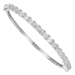 18KT white gold bangle with 4.40ctw emerald cut diamonds, G/...