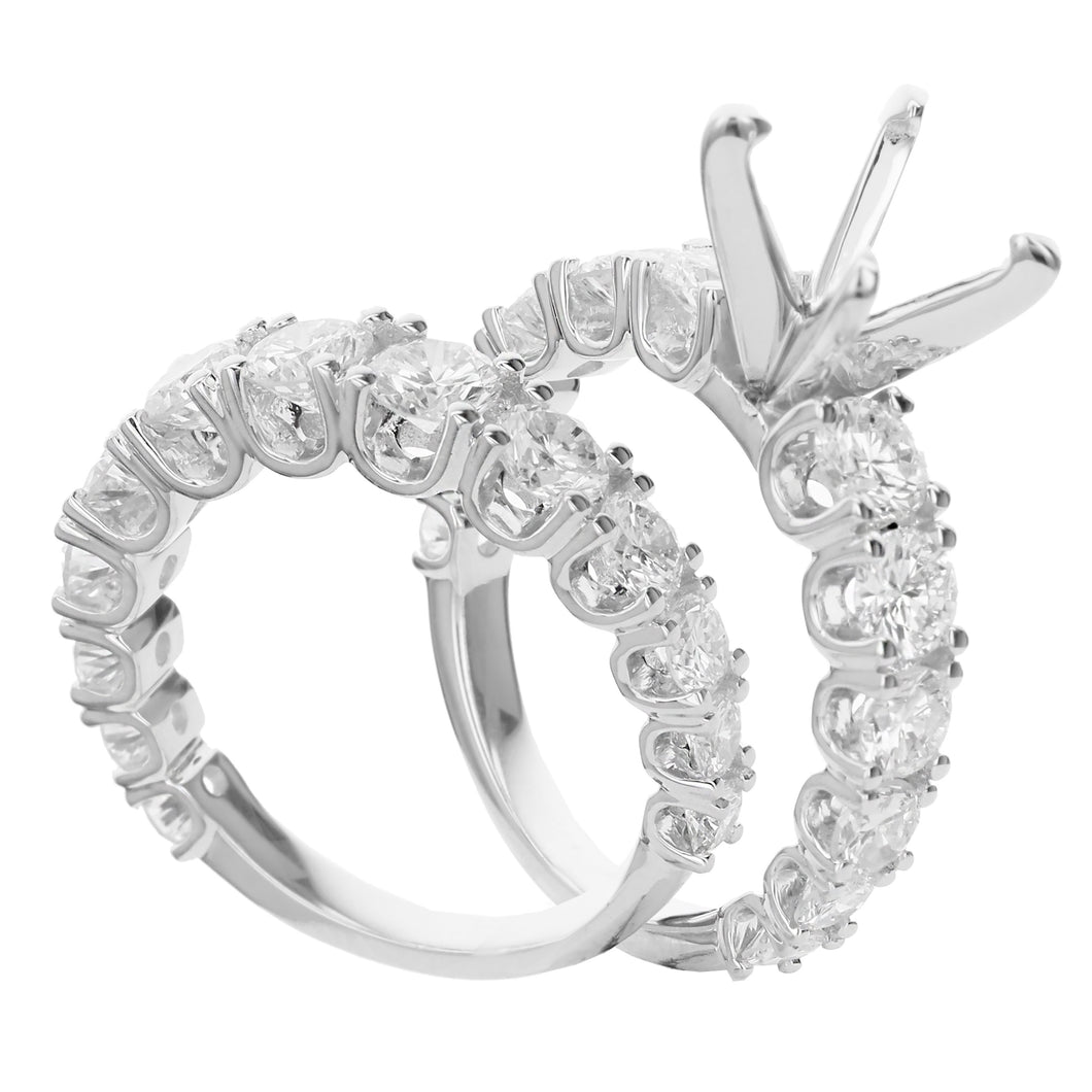 18KT white gold band ring with 2.00ctw graduated round diamo...