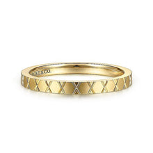 Load image into Gallery viewer, 14KT yellow gold band with X pattern
