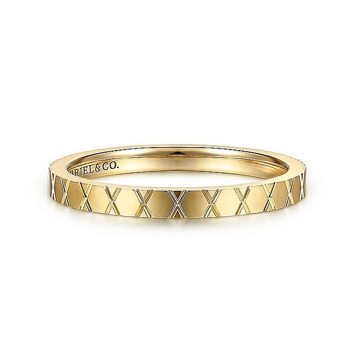 14KT yellow gold band with X pattern