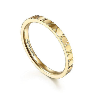 14KT yellow gold band with X pattern