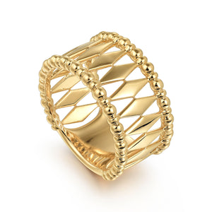 14KT yellow gold Bujukan ring with kite pattern center