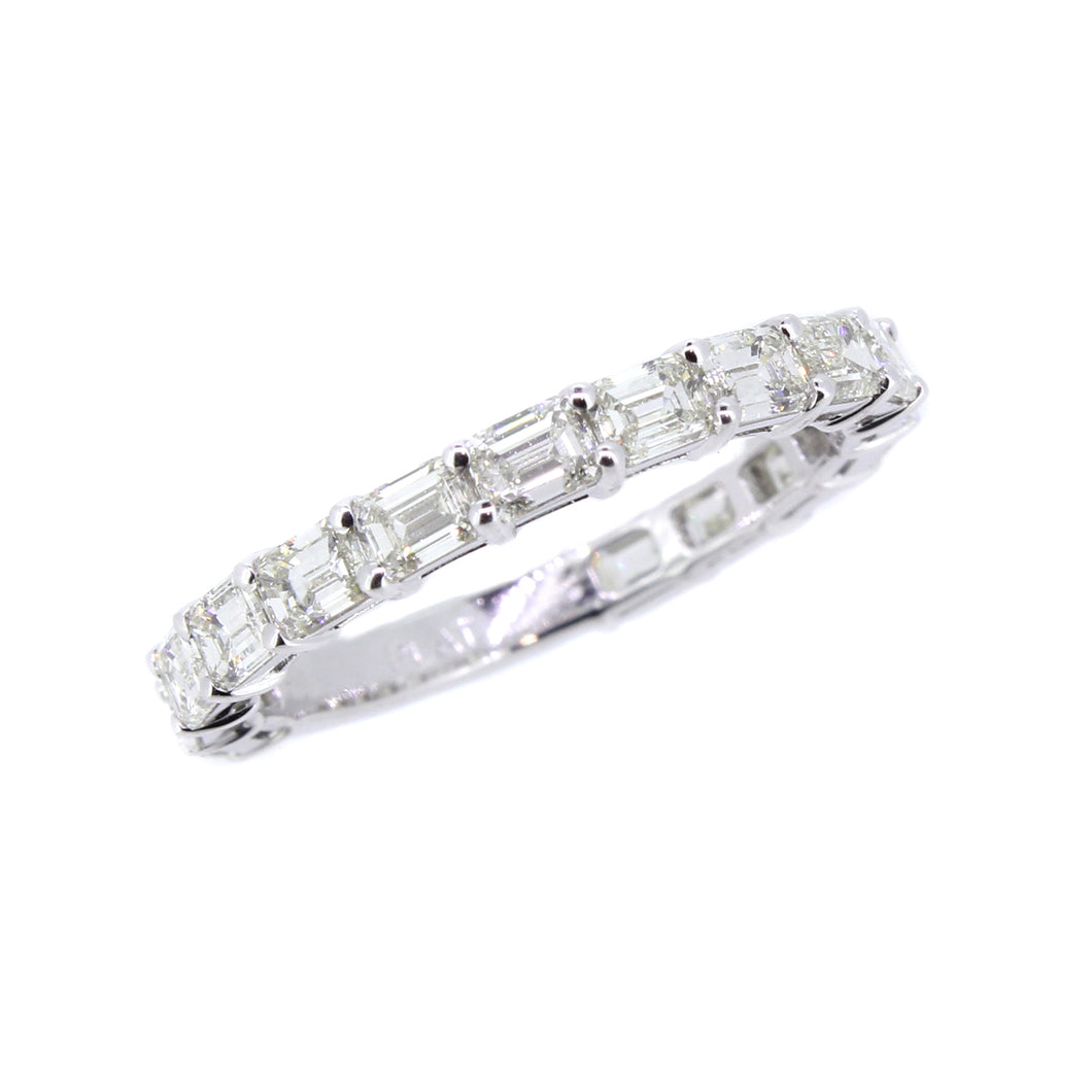 Platinum band with 2.84ctw baguette diamonds, J-VS (16 qty),...