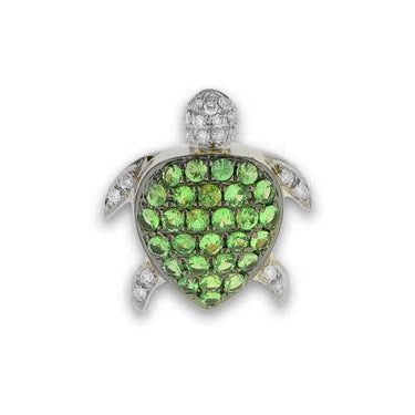 18KT white gold turtle pendant with 0.53ctw green garnets (2...