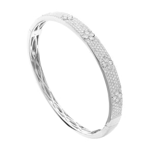 18KT white gold bangle with 2.42ctw round diamonds, G/H-SI (...