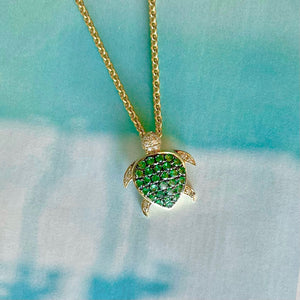 18KT yellow gold turtle pendant with 0.51ctw green garnets (...